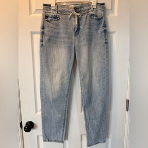 KanCan Light-Wash Ultra High Rise Slouch Fit Jeans (Size 7 / 27)